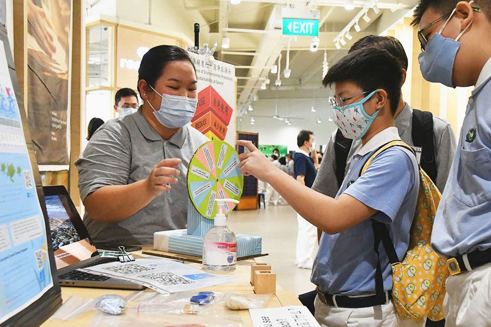 在海边，我看见的不止是风景