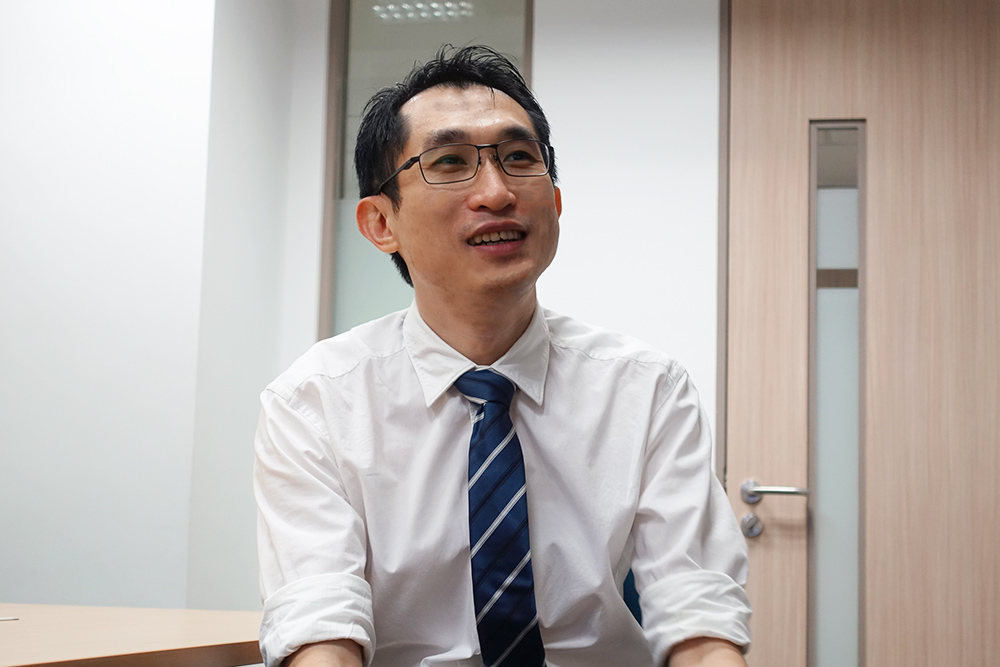 Nephrologists Answer Questions on Renal Conservative Care for Elderly Patients