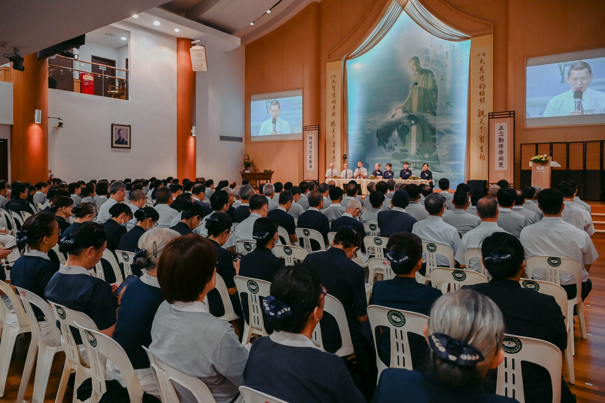 三天两夜的研习营，共有三百多名来自全岛各个社区的志工与会，善用周末精进学习。摄/ 潘宝通